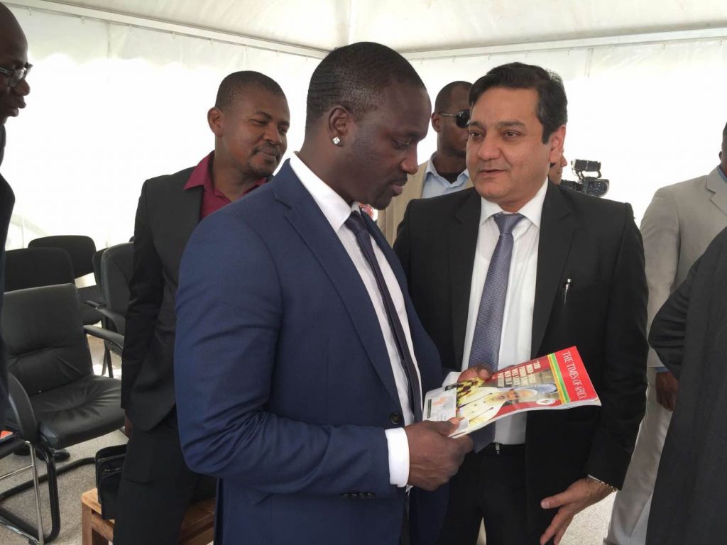 Mr Kirit Sobti Presenting the Times of Africa Magazine to the World Renowned Singer AKON in 2016